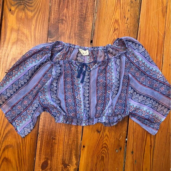 Hollister Women’s Short Sleeve Cropped Sheer Blouse Size M Aztec Print Boho Fun - Picture 9 of 12